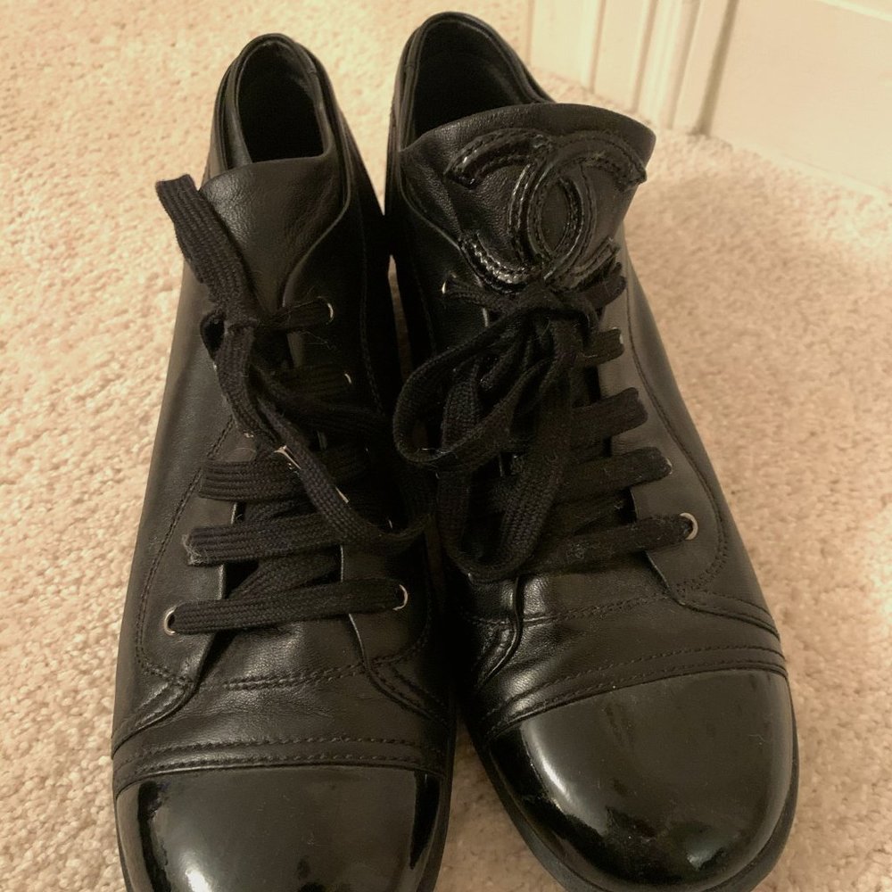 CHANEL Black Leather/Patent Leather Sneakers